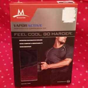 NEW Men's Black Vaporactive Compression Workout Short Sleeve Shirt Medium